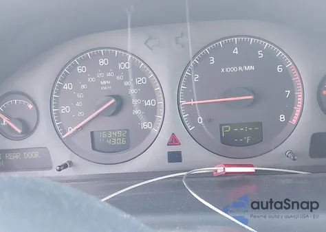 2002 Volvo V70 Xc from USA, damaged, VIN YV1SZ58D421068148